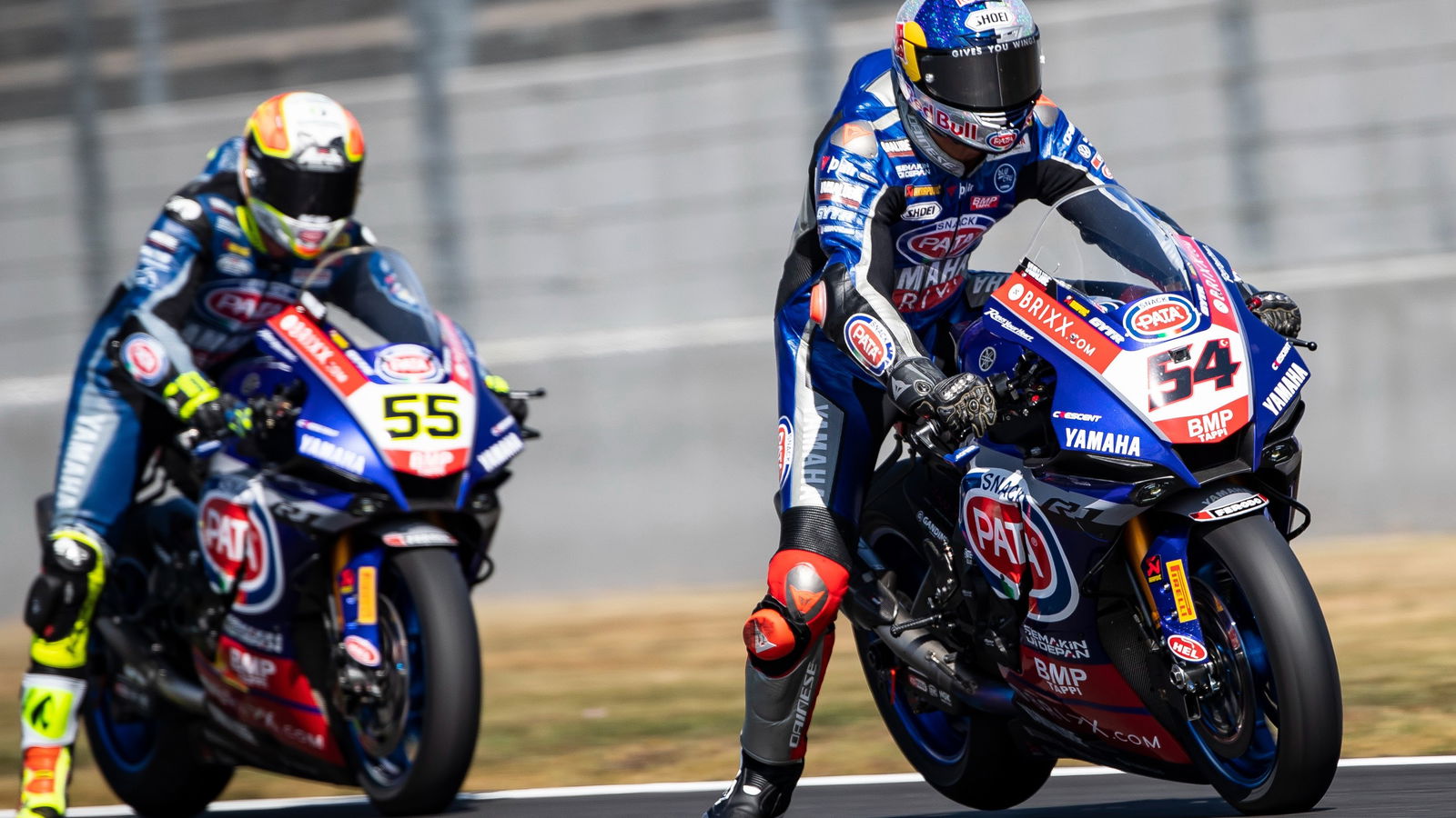 Razgatlioglu dominates opening day at Magny-Cours, leads Redding and Rea